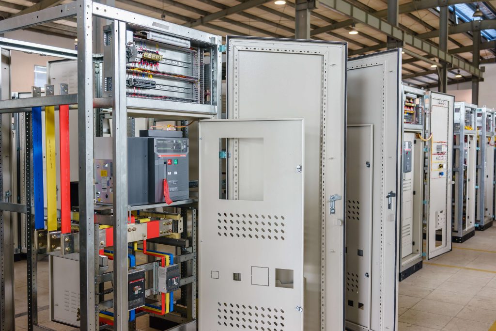electrical_circuit_breakers_in_electrical_switchboard-1024x683